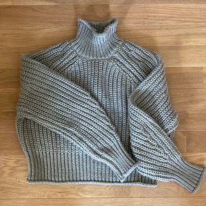 H&M heavy knit cropped sweater, size small